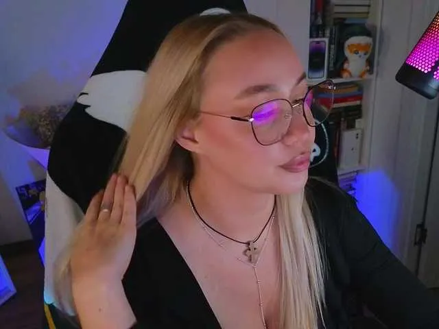 Live sex webcam photo for Emili1- #291831246