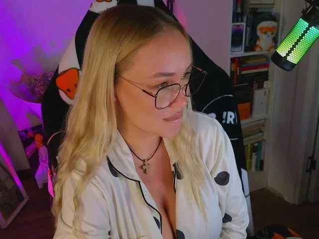 Live sex webcam photo for Emili1- #291849392