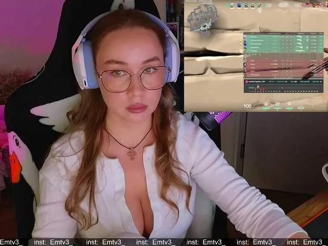 Live sex webcam photo for Emili1- #292350014