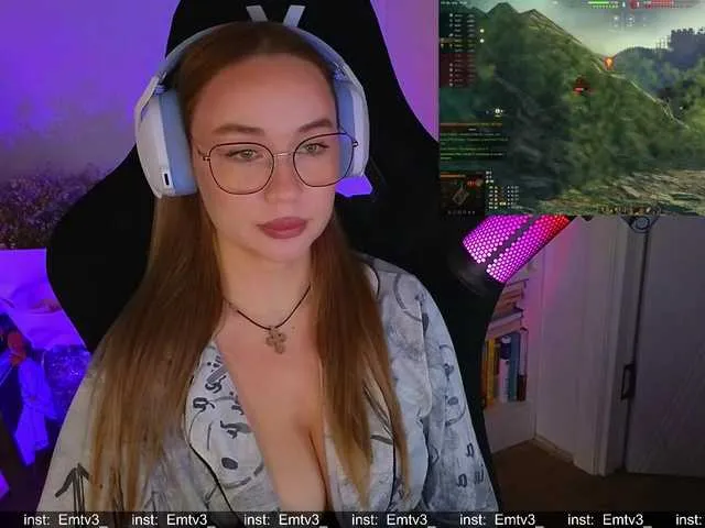 Live sex webcam photo for Emili1- #292403856