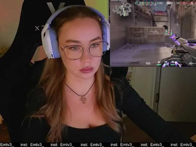 Live sex webcam photo for Emili1- #292410910