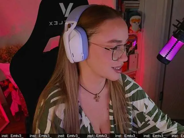 Live sex webcam photo for Emili1- #292425175
