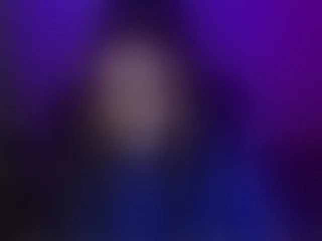Live sex webcam photo for Emili1- #293371407