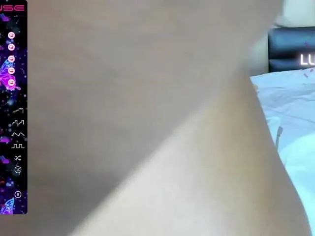 Live sex webcam photo for EmiliBonnie #275974374