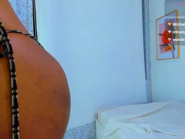 Live sex webcam photo for EmiliBonnie #290866958