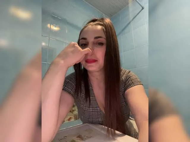 Live sex webcam photo for EmiliGreen #273384120