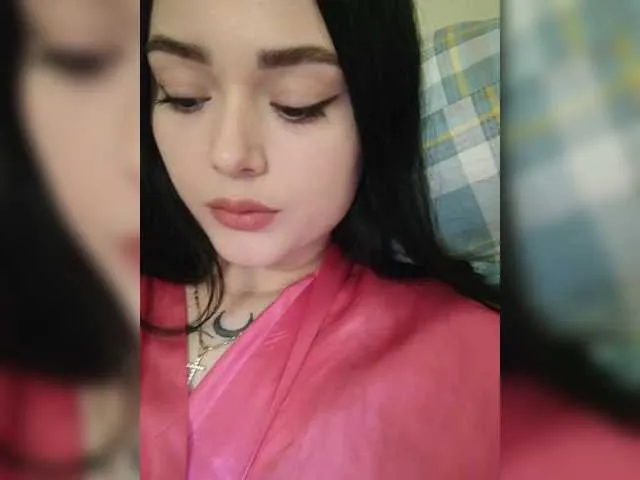 Live sex webcam photo for EmiliKuper #290933743