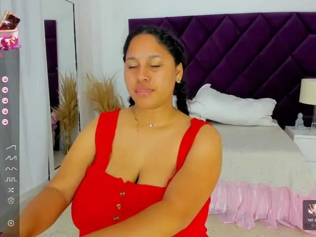 Live sex webcam photo for EmiliWilliams #277345526