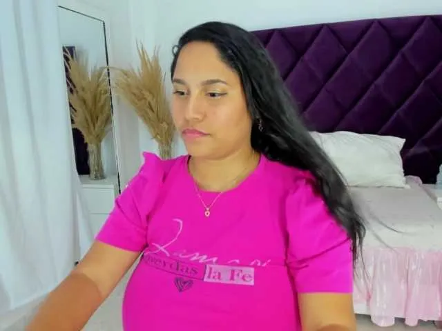 Live sex webcam photo for EmiliWilliams #277571878