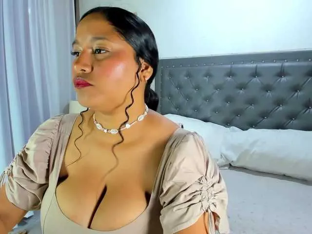 Live sex webcam photo for EmiliWilliams #277898386