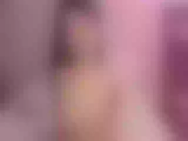 Live sex webcam photo for EmiliaGuess #276499611