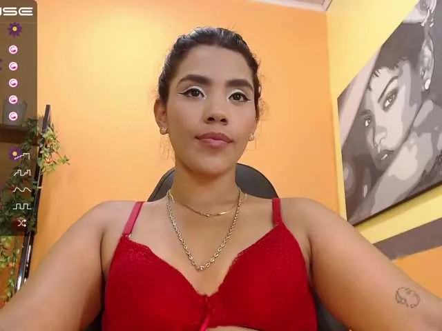 Live sex webcam photo for EmiliaReed #273031726