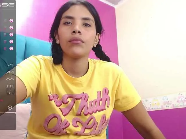 Live sex webcam photo for EmiliaReed #273310474