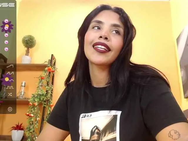 Live sex webcam photo for EmiliaReed #273458231
