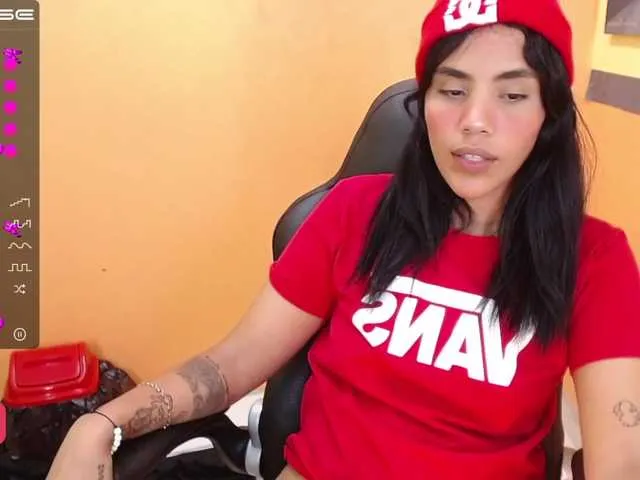 Live sex webcam photo for EmiliaReed #273673866