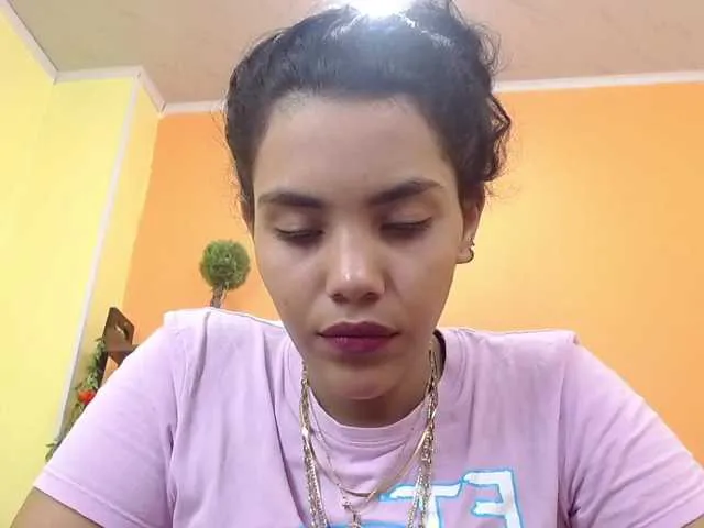 Live sex webcam photo for EmiliaReed #273780919