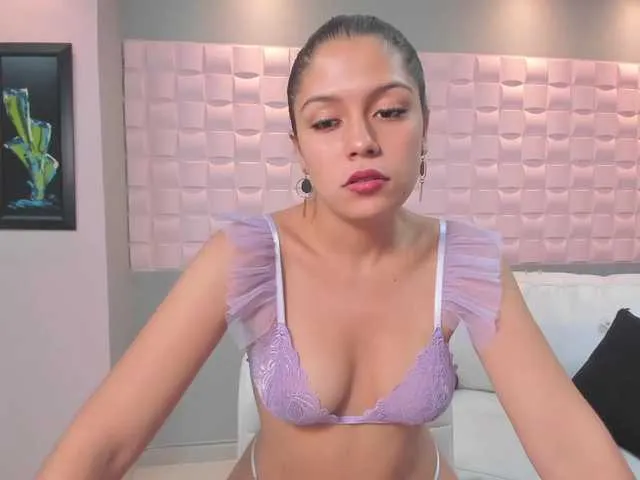 Live sex webcam photo for EmiliaSharp #273649886
