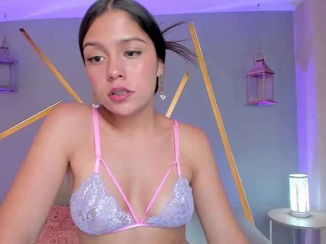 Live sex webcam photo for EmiliaSharp #273976758