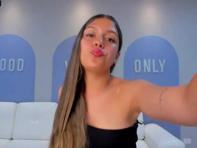 Live sex webcam photo for EmiliaSharp #275621517