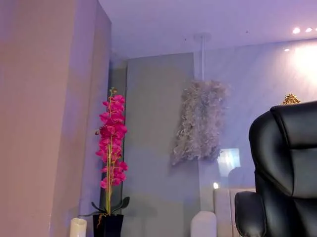 Live sex webcam photo for EmiliaSharp #275713156