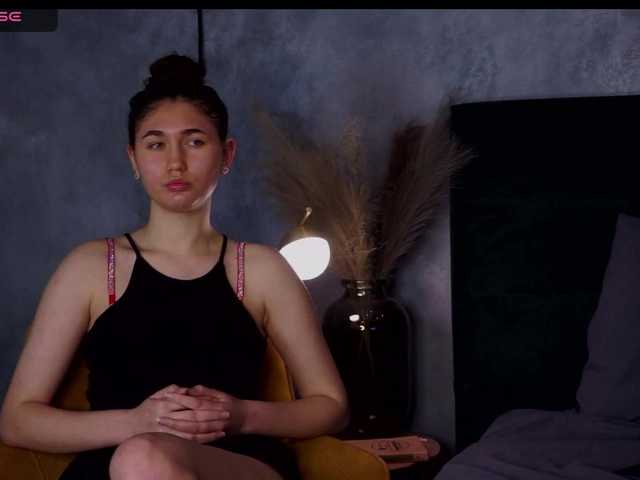Live sex webcam photo for EmiliaVi #277208672