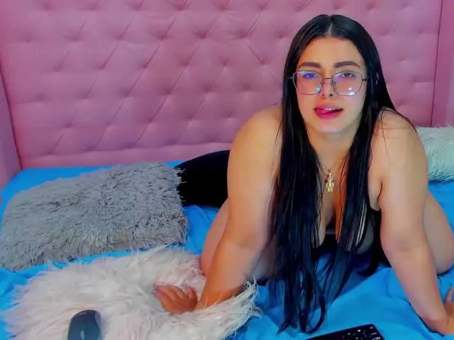 Live sex webcam photo for EmilieBrown #276895897