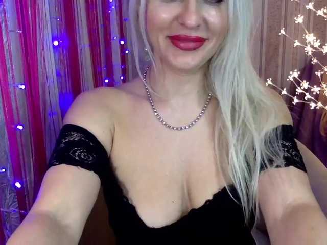 Live sex webcam photo for Emiliiaaa #272148890