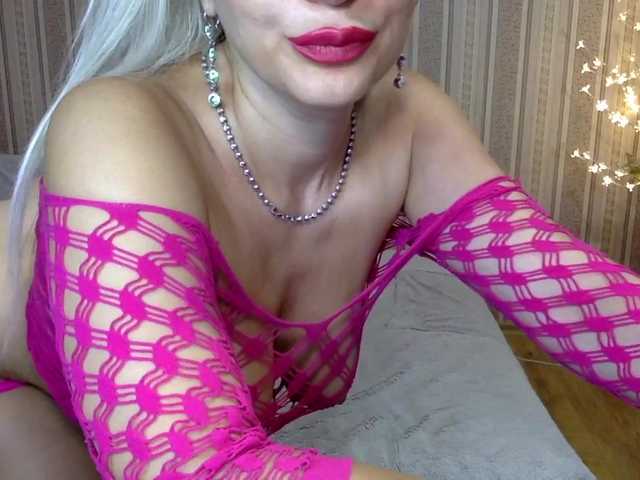Live sex webcam photo for Emiliiaaa #274149517
