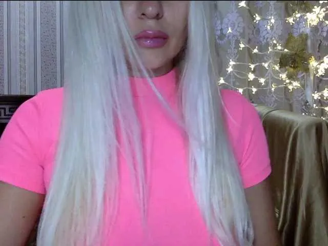 Live sex webcam photo for Emiliiaaa #288824811