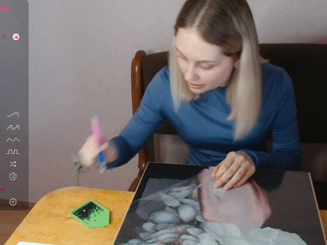 Live sex webcam photo for Emiliya-Blond #277555004