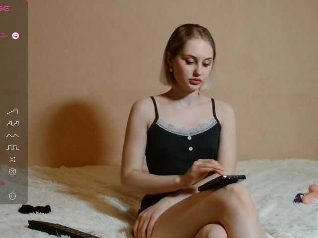 Live sex webcam photo for Emiliya-Blond #277623101