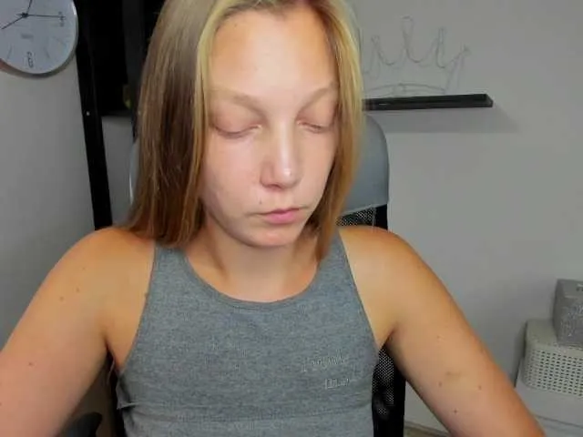 Live sex webcam photo for EmillyExtasy #276269754