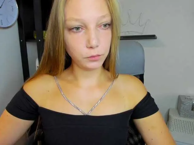 Live sex webcam photo for EmillyExtasy #276302529