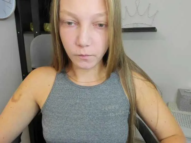Live sex webcam photo for EmillyExtasy #276352156