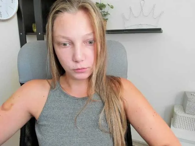 Live sex webcam photo for EmillyExtasy #276353443