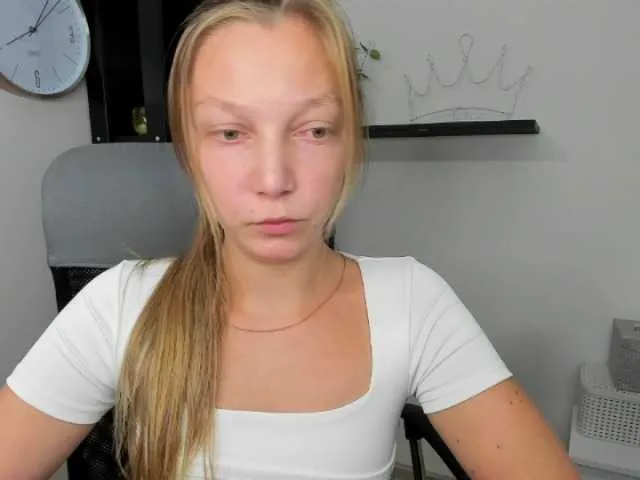 Live sex webcam photo for EmillyExtasy #276384839