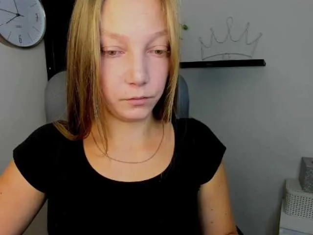 Live sex webcam photo for EmillyExtasy #276401704