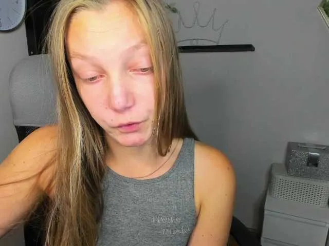 Live sex webcam photo for EmillyExtasy #276418525
