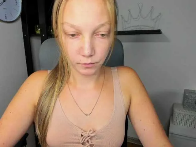 Live sex webcam photo for EmillyExtasy #276425924