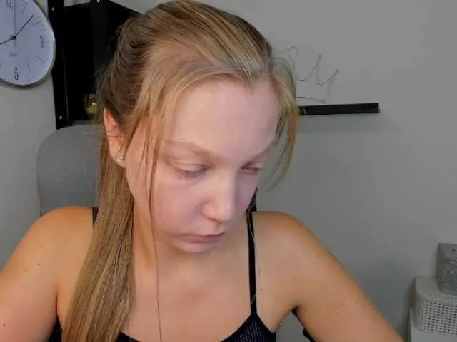 Live sex webcam photo for EmillyExtasy #276457143