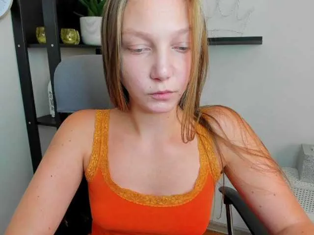 Live sex webcam photo for EmillyExtasy #276501410