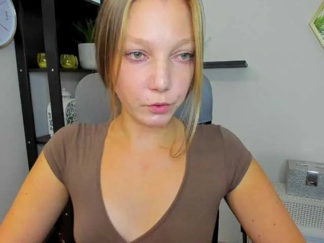 Live sex webcam photo for EmillyExtasy #276516055
