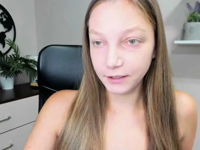 Live sex webcam photo for EmillyExtasy #276527685