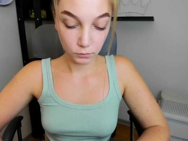 Live sex webcam photo for EmillyExtasy #276667517