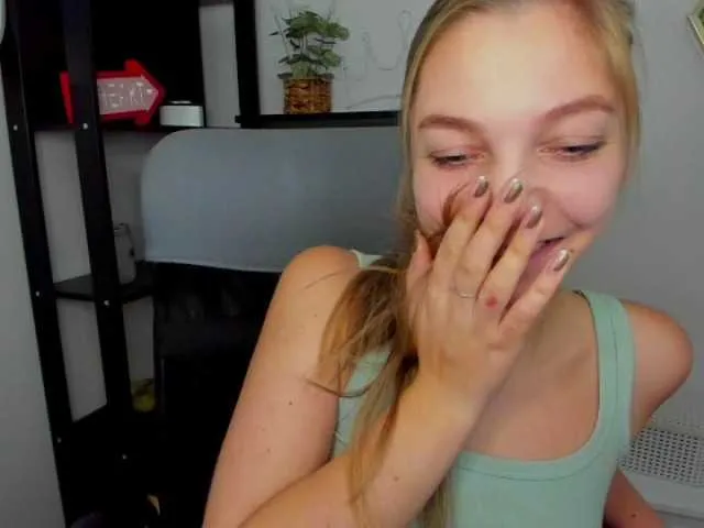 Live sex webcam photo for EmillyExtasy #276825472