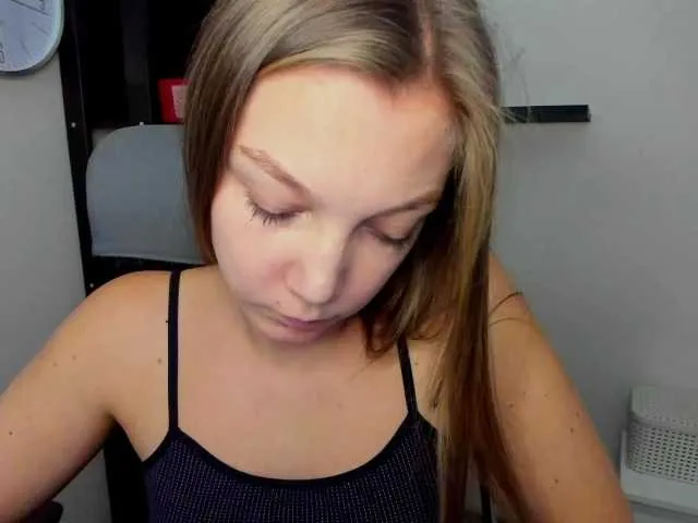 Live sex webcam photo for EmillyExtasy #276867278