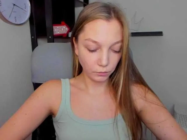 Live sex webcam photo for EmillyExtasy #276905991