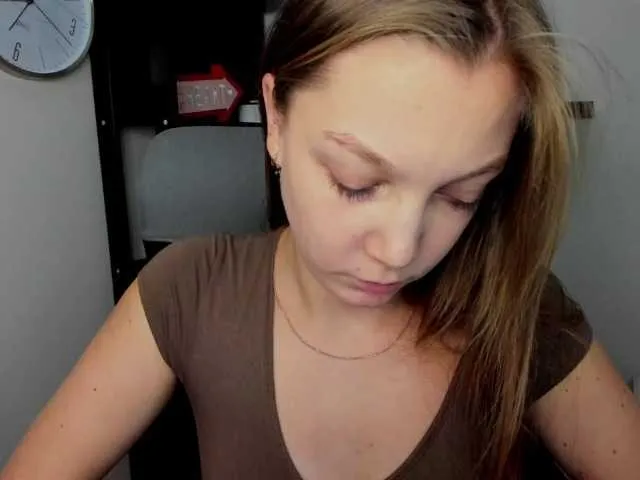 Live sex webcam photo for EmillyExtasy #276915152