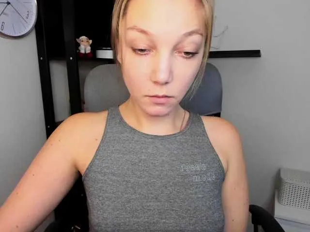 Live sex webcam photo for EmillyExtasy #276954120