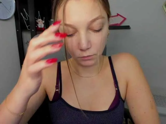 Live sex webcam photo for EmillyExtasy #277041164